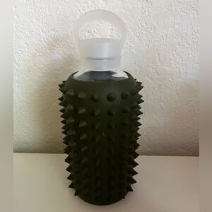 EUC bkr Spiked Olive in Little size